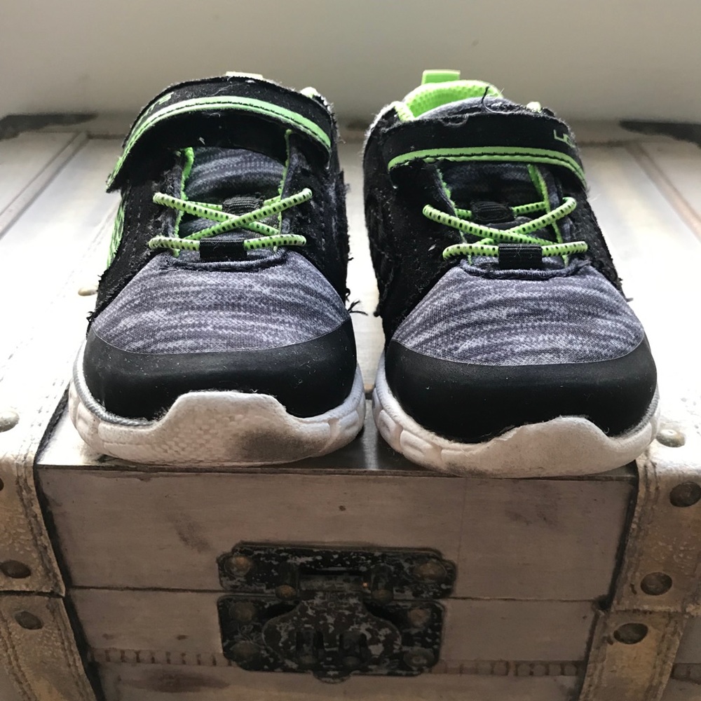 Sneakers - Picture 2 of 4